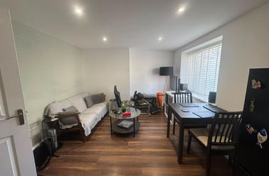 Addison Road, Flat 2, North Hill, Plymouth - Image 2